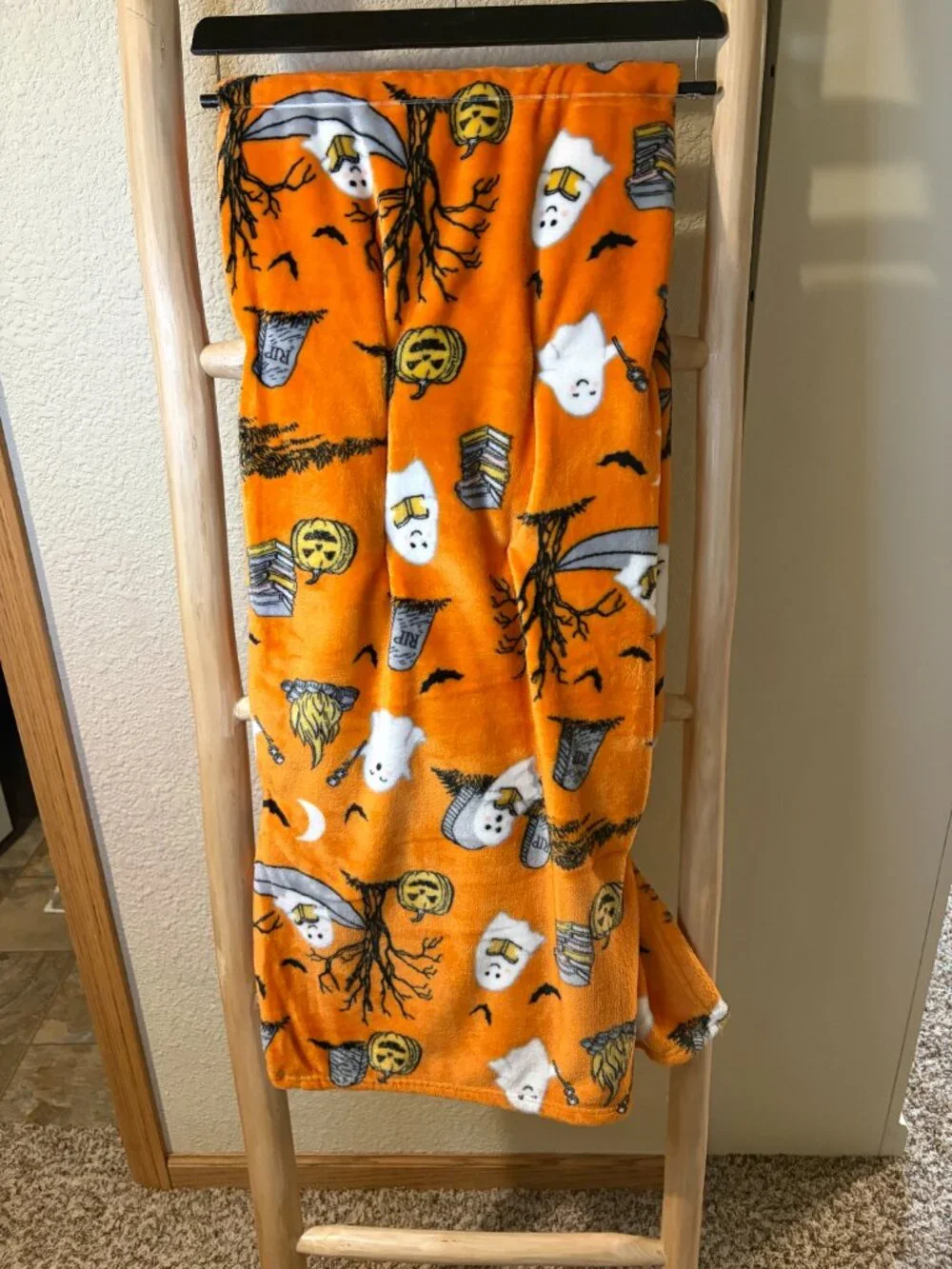 Halloween Ghost Reading Books Campfire Orange Fleece Throw Blanket 60x70 NWT